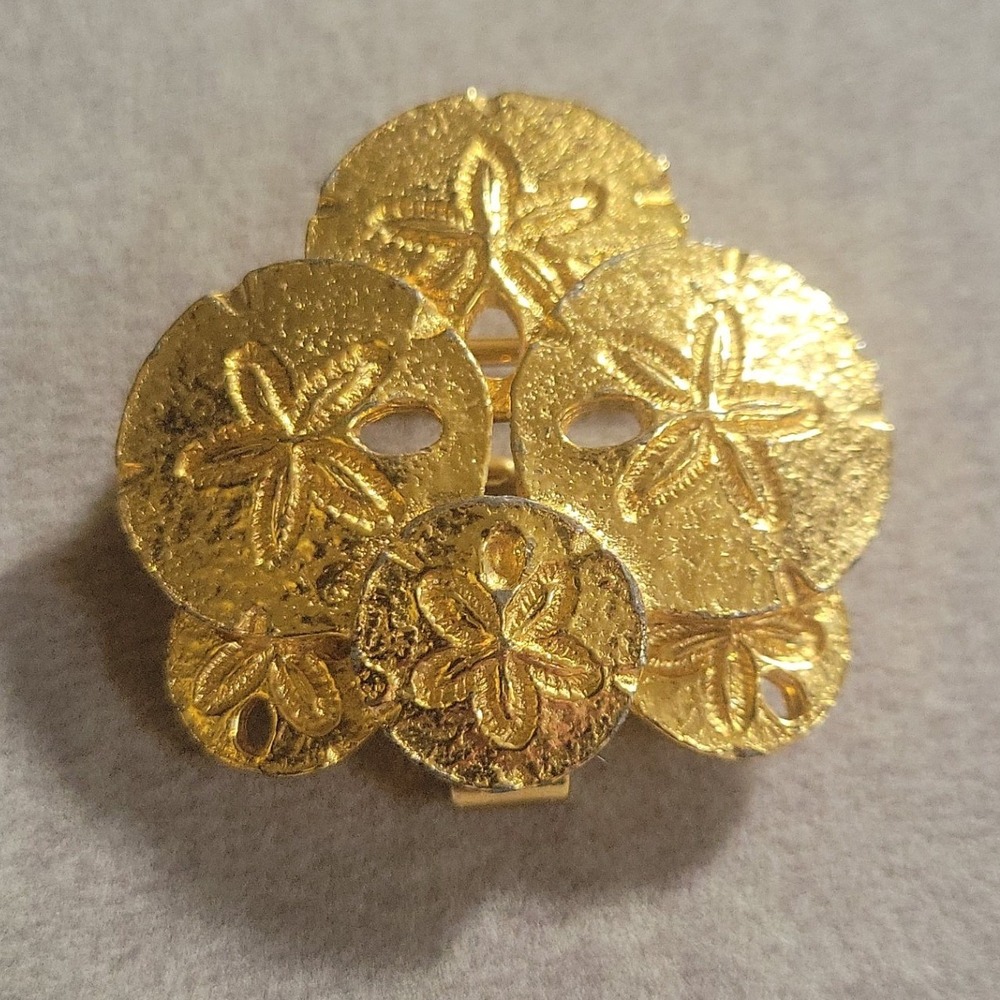 Vintage 1976  Mimi Di N Gold Sand Dollar Cluster Belt Buckle 1.5in Mermaidcore